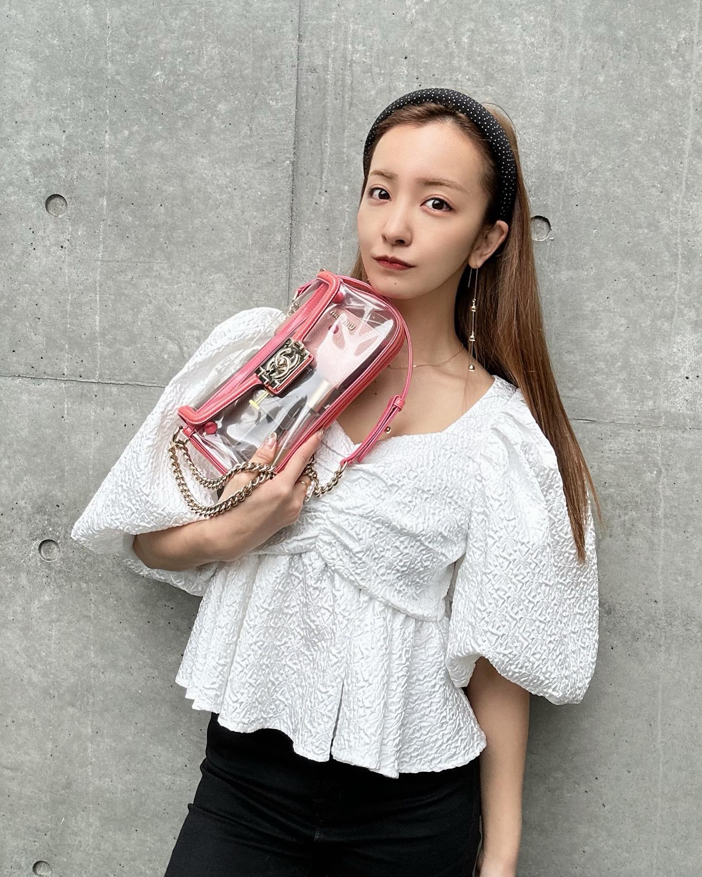 板野友美がスタイル抜群ショット公開🌟可愛すぎる1枚が話題に😳