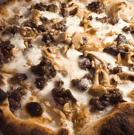 有吉弘行、謎の「ひじ」投稿でファン大爆笑！