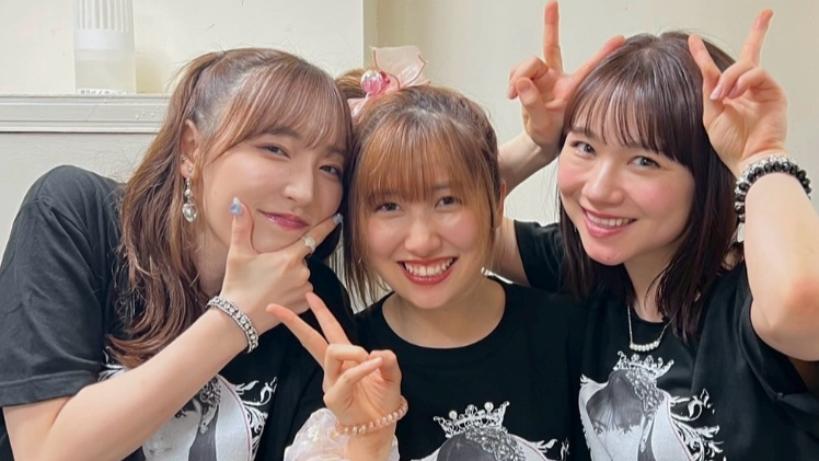 「やっぱりこの3人！」石田亜佑美が舞台裏ショット公開、懐かしすぎる空気感にファン感涙！