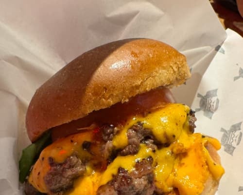 カラテカ入江、仕事絡みでショーグンバーガーを口にするも「お客様は僕意外ほぼ海外の方でした」と唖然？