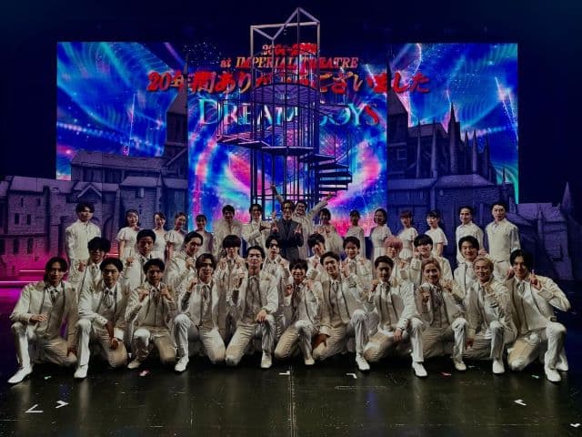 「唯一無二のエンターテイメント」亀梨和也、ミュージカル”DREAM BOYS”の千秋楽で笑顔を見せ、ファンから反響続々！