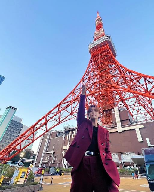 「あんたがイルミネーションや」山田涼介が点灯式に登場！赤スーツショットが眩し過ぎると話題に✨