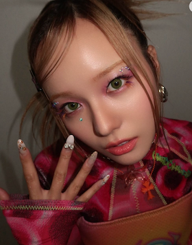 これぞY2Kと言わんばかりの表情にファンメロメロ。XGジュリア・ビジュアル解禁！