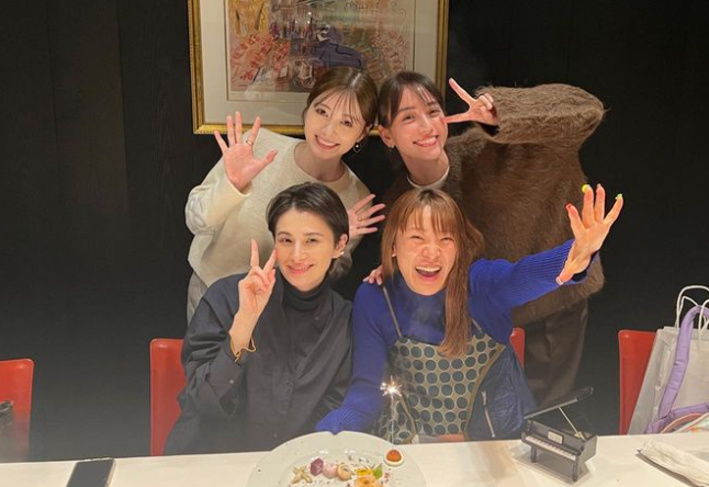 滝沢カレン、楽しそうな豪華ショットを公開！白石麻衣・ホラン千秋と共にフワちゃんの誕生日を祝福💕