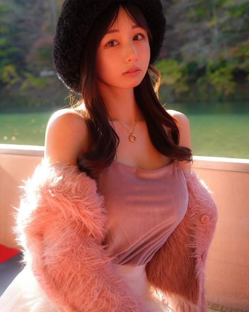 「最近は不動産投資の本を…」グラドル社長・くりえみ、あくなき知識欲にファンも脱帽!?