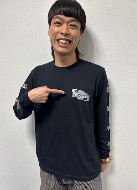 「エースくんなんでも似合う！」M-1グランプリ2024準優勝の人気芸人が番組グッズを試着！