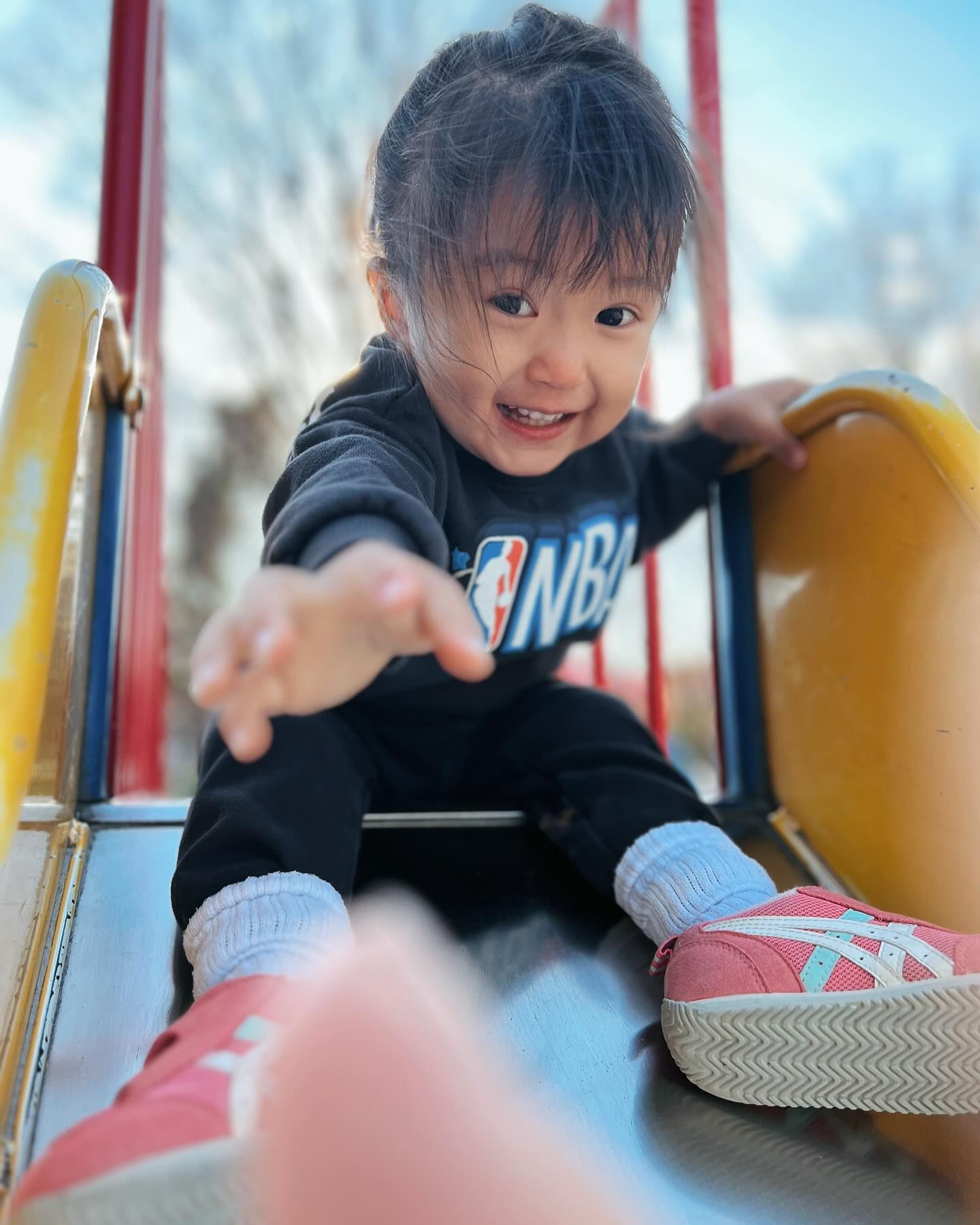 「目と鼻がそっくり」人気タレント、長女の“顔出しショット”公開