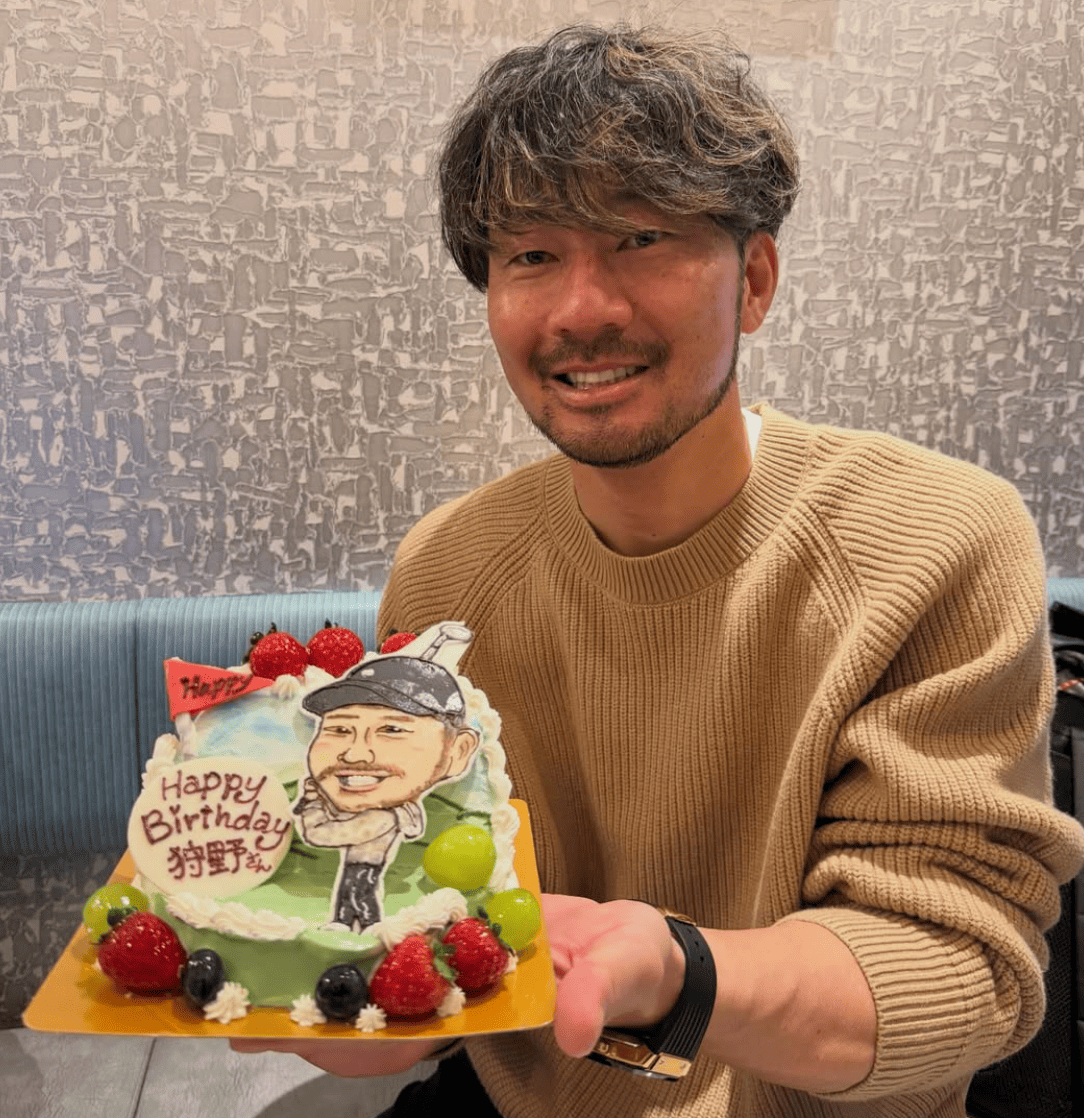 元阪神・狩野恵輔が43歳の誕生日を報告　ケーキと共に笑顔の写真を公開