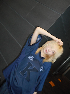 LE SSERAFIM・宮脇咲良があの人気モデルのグッズを着用！本人から反応も‥！