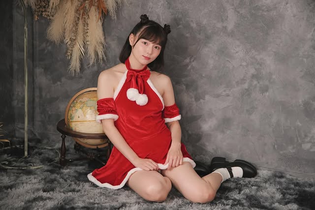 激カワ童顔グラドル・葉月つばさ、『ミニスカつばサンタコス』で一足早いクリスマスプレゼントにファン歓喜！