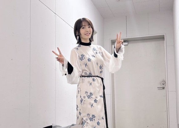 映画『おでかけ子ザメ とかいのおともだち』初日舞台挨拶　声優・花澤香菜、ぬいぐるみや絵本に笑顔