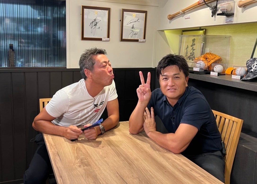 「最高のコンビ!!」上原浩治、“盟友”高橋由伸とのツーショットを公開❗️