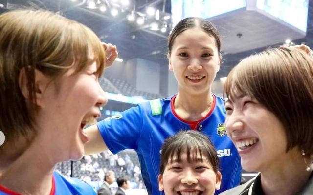 女子バレー・大竹里歩、ゆきりんとのツーショット…と思いきやフォーショットに!?