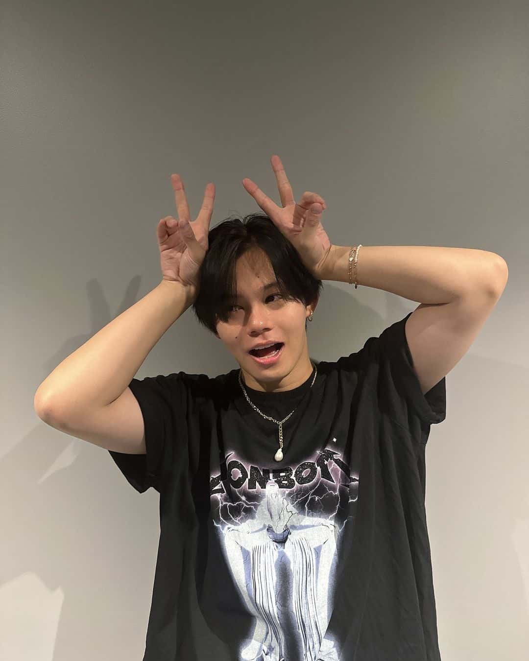 人気アイドルの自然の笑顔が