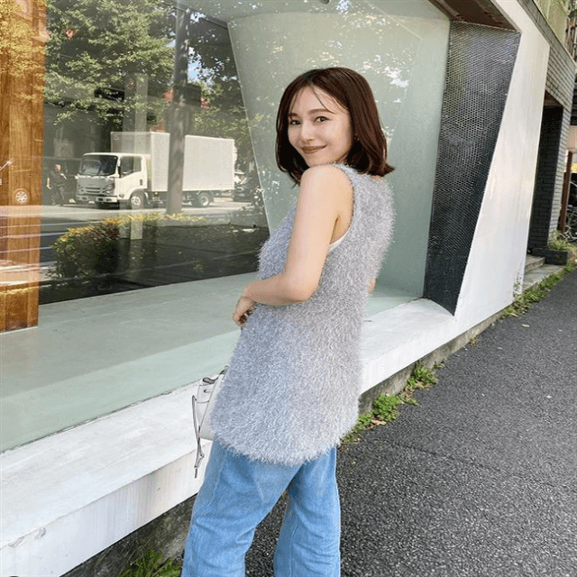 人気モデル・石川理咲子が街角ヴィーナスショットを公開！ファン「透明感…」と釘付けに