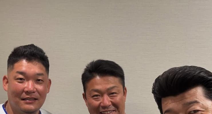 「写真近すぎませんか？笑」横浜DeNA・三浦監督、新スローガンの発表とあの最強助っ人の凱旋を報告！