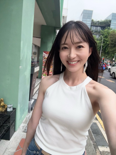 美しすぎるデコルテ＆二の腕に大注目！日本一走る美女アナの