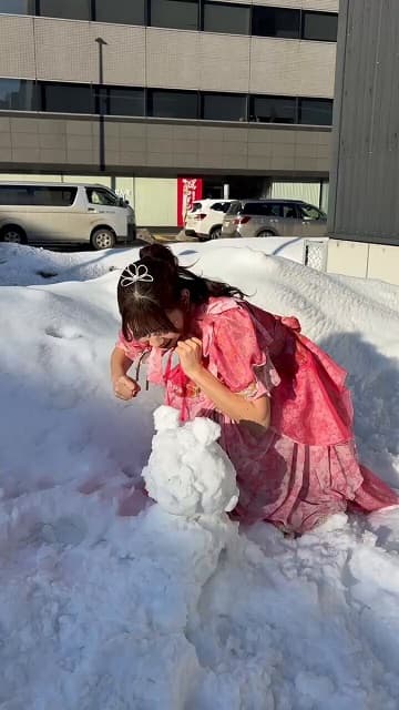 「よく分からないけど元気出る」SWEET STEADY 白石まゆみの謎雪遊びムービーにファン笑顔