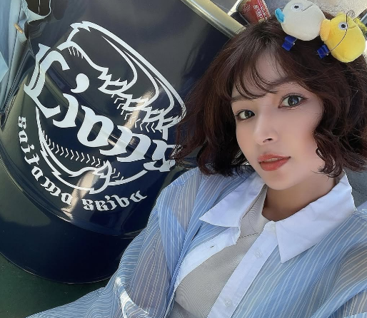 「めんこいのう」美女タレント、INベルーナドーム！エレガントショット＆グルメフォト披露にベイスタファン歓喜