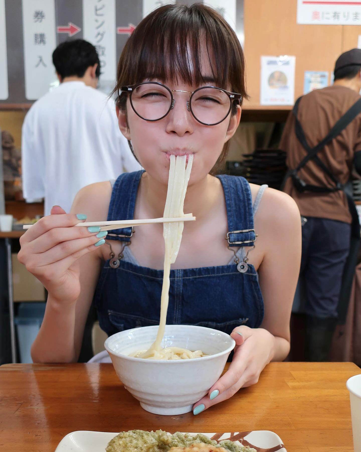 佐藤栞里が香川県へ！「うどんうどんの24時間でした！」