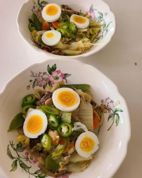 あの名女優が麺が見えないほど具沢山ご飯を公開！