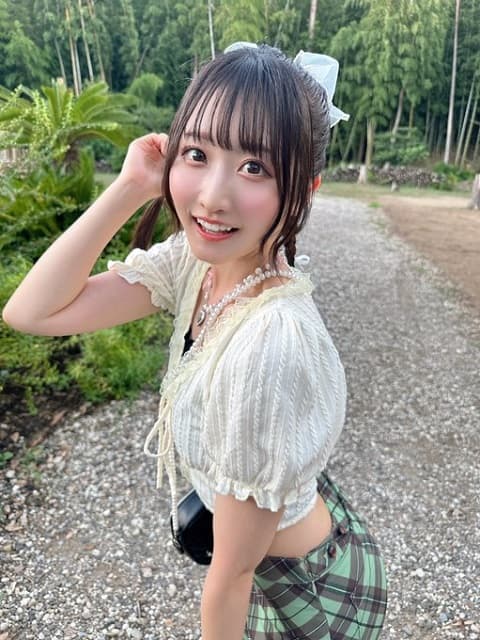 女性声優がMV撮影のオフショを公開！パンツスタイルが活発カワイイ！