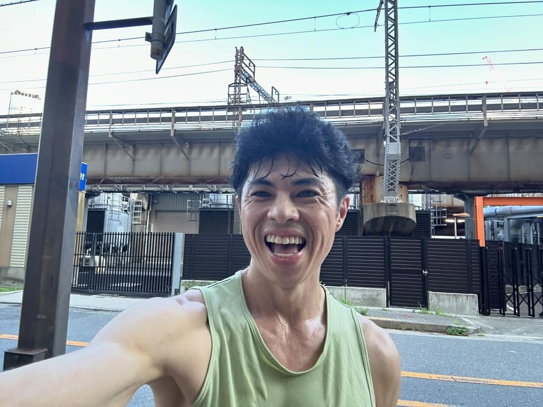 小島よしおがセミの声に励まされながら朝ラン！