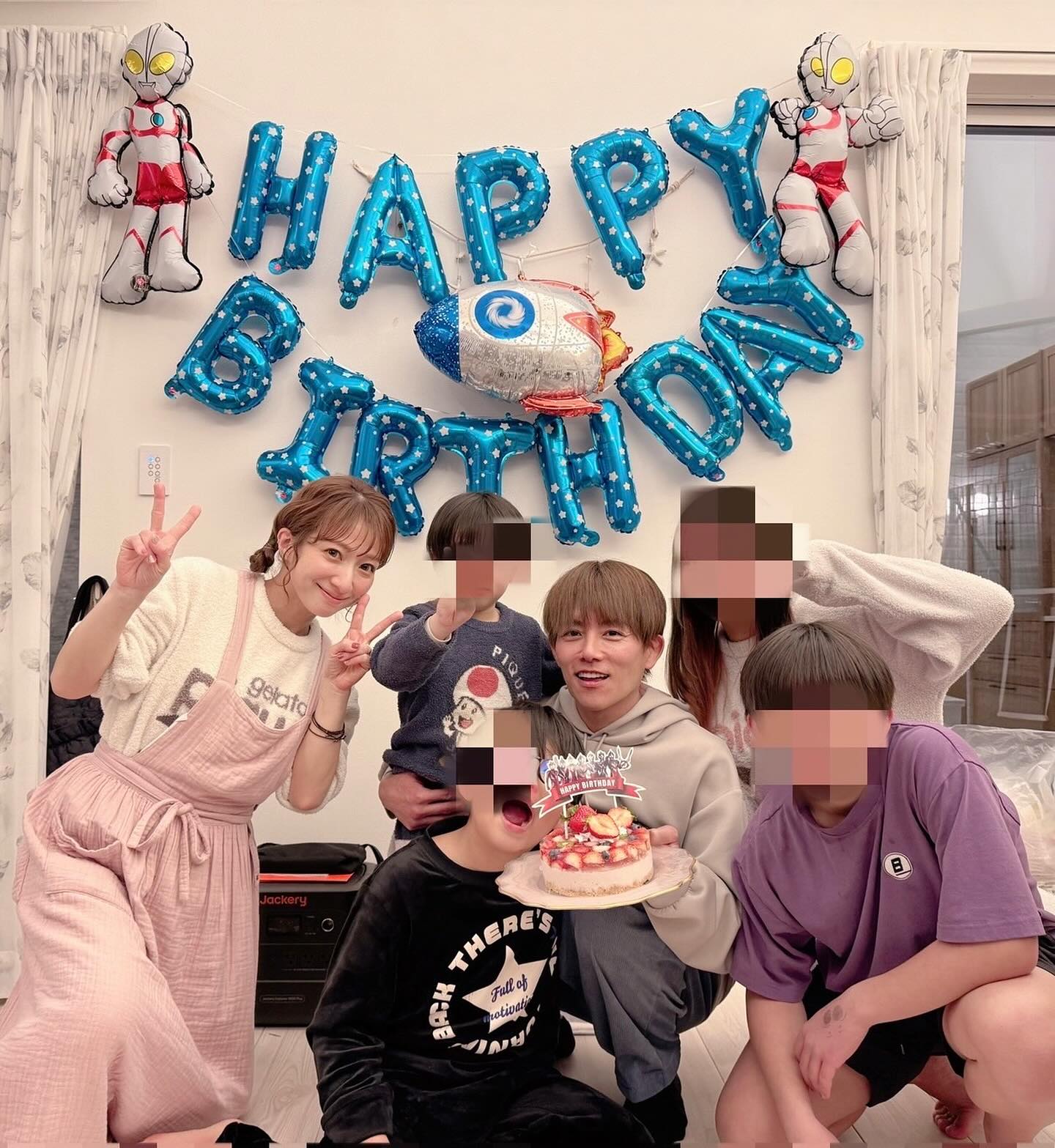 杉浦太陽が43歳に🎂妻・辻希美&4人の子供との幸せいっぱい家族写真が話題✨