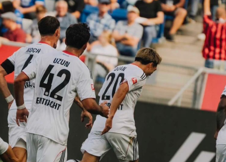 堂安律がブンデス初ゴールで魅せた！2連勝＆圧巻の一撃に現地大興奮！