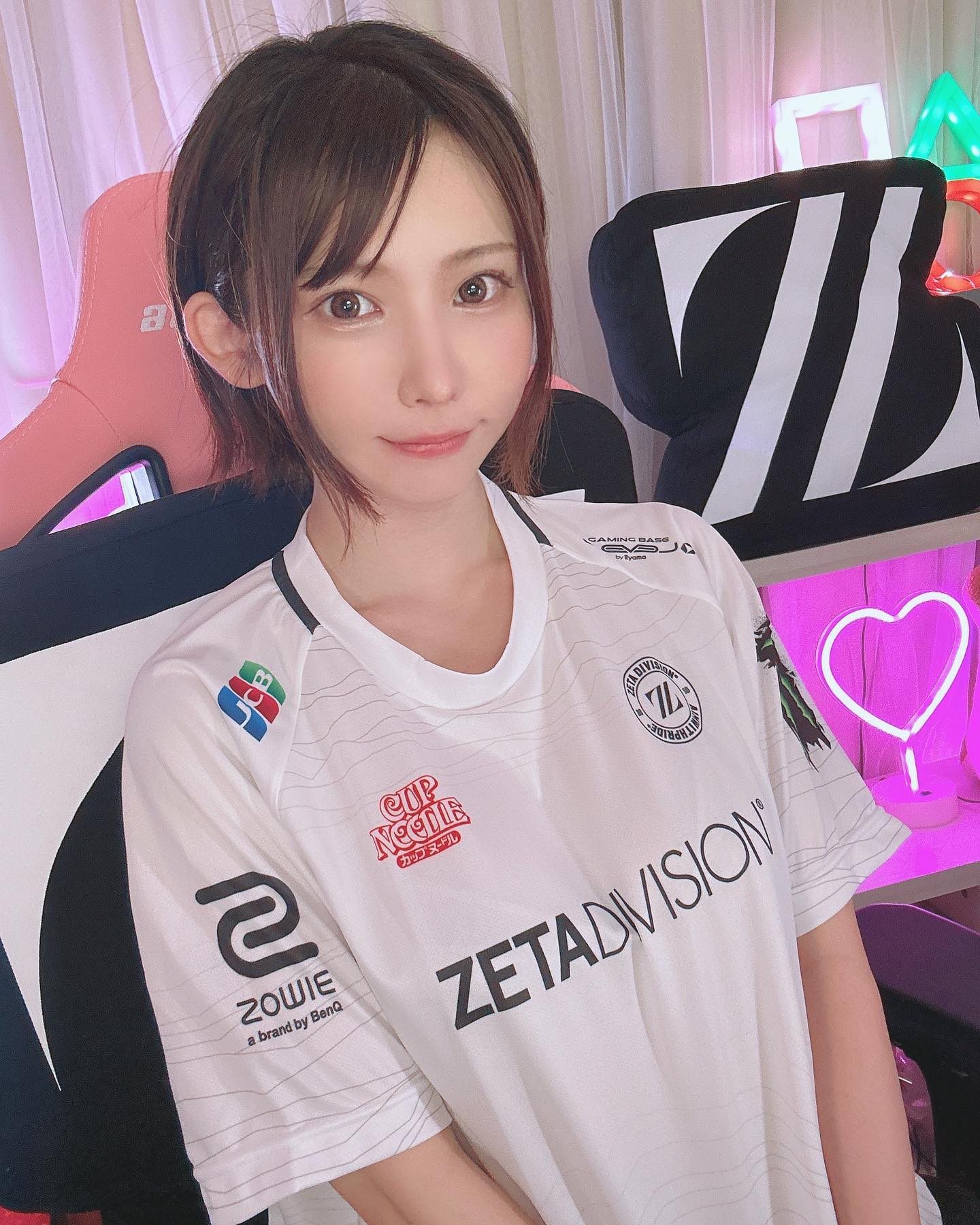 今度はプロゲーマー？ZETA DIVISION×えなこが可愛すぎる😍