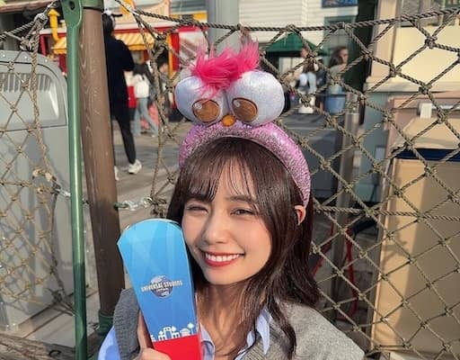 「制服ユニバじゃないです！」杉浦みずきアナ、“JK風”ユニバのオフショットを公開！