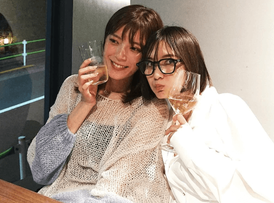 「みんな可愛いです！」美女スポーツMC、仲良しアナとの美ショット＆グルメムービーを公開！ファン惚れ惚れ