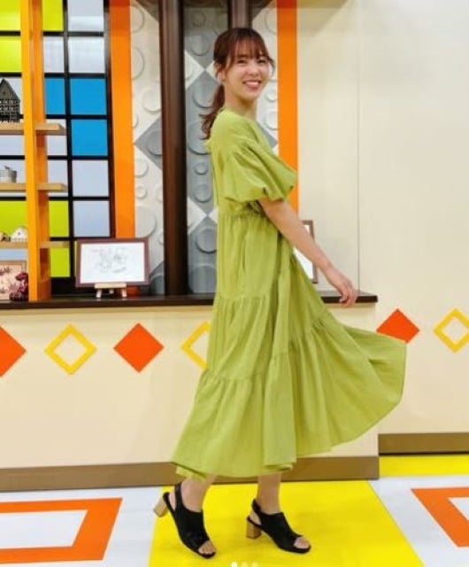 迫田さおり、爽やかグリーンで登場！ふんわり袖ワンピに「みずみずしい」の声も