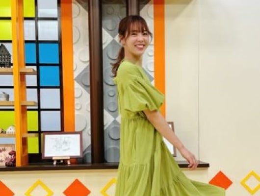 迫田さおり、爽やかグリーンで登場！ふんわり袖ワンピに「みずみずしい」の声も