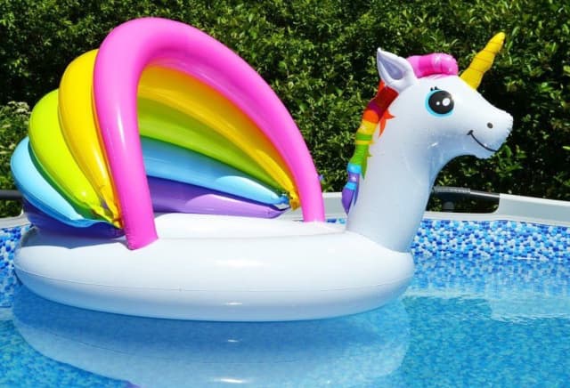 JOY、保有株の含み損に「涙のプールで泳ぐのをやめたい」とカラフルな浮輪を投稿にファンは…