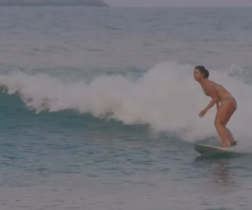 都筑有夢路、メキシコでのサーフィン公開！ビキニ姿で魅せたフリーライドと日焼け体験