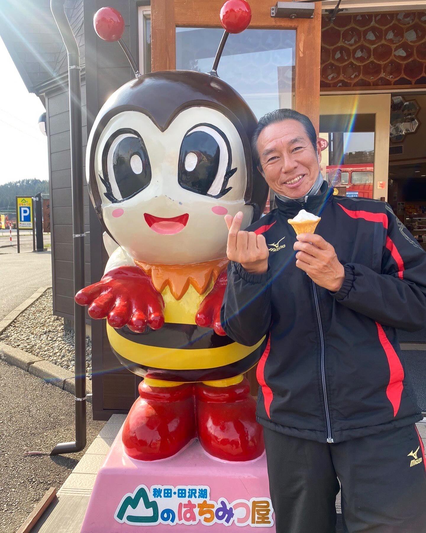 柳葉敏郎 ソフトクリーム片手に「キュンです」