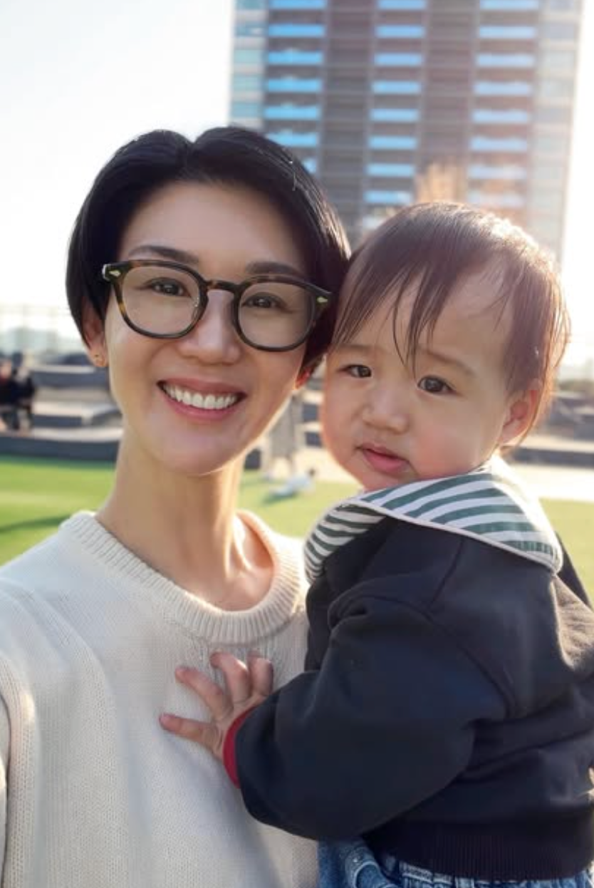 成長の瞬間を大切に　栗原恵、わが子との今を噛みしめる一枚