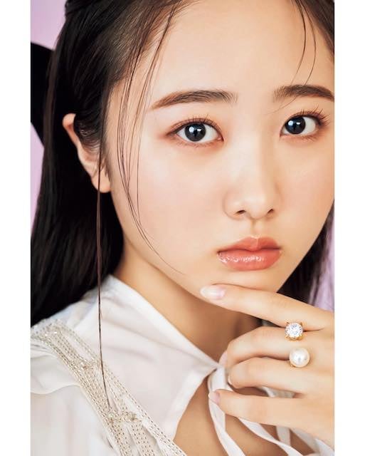 本田望結「目が合うとドキドキします」💓最新ショットを公開📸大人っぽ美人ショットが話題に🌟