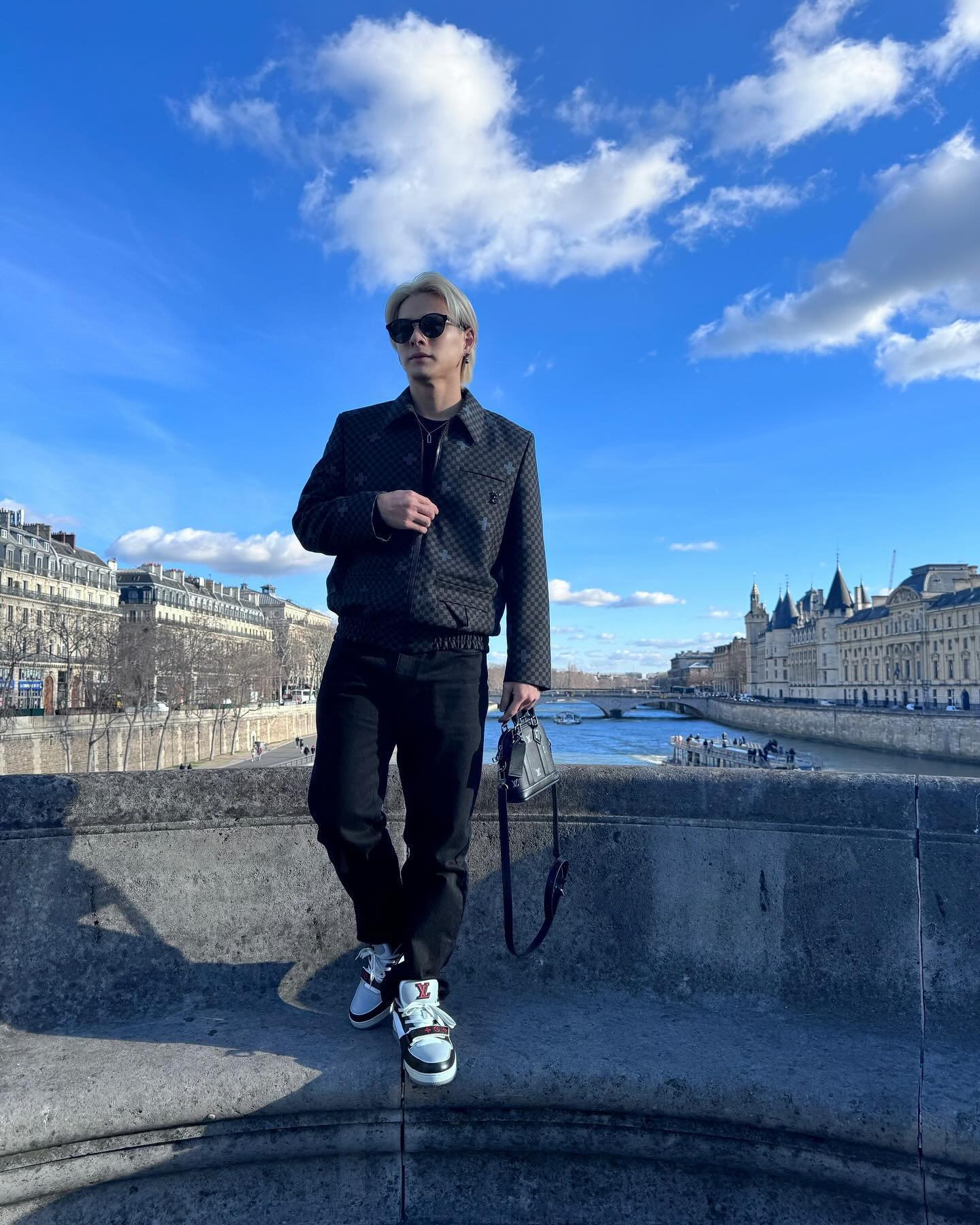 Number_i・平野紫耀がパリでのおしゃれなショットを公開✨ フォロワー「パリも似合う男😍😍」
