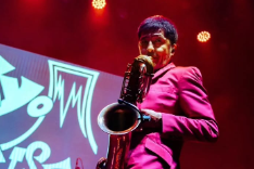 谷中敦、北京ライブでの雄姿に「モテモテです！」の声止まず