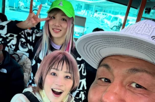 鈴木みのる、羽田で遠足気分！？美女レスラーとのショット公開！