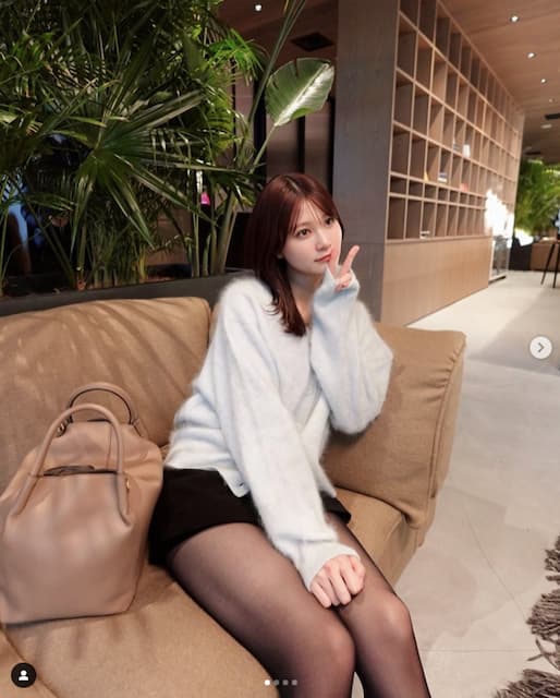 生見愛瑠が春に先駆けたブルーコーデを披露！