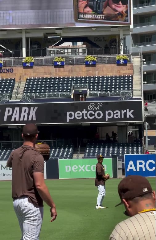 「キャッチボール、遠投、強めの投球」MLBジャーナリスト・山田結軌、デーゲームに備える松井裕樹の様子を公開！