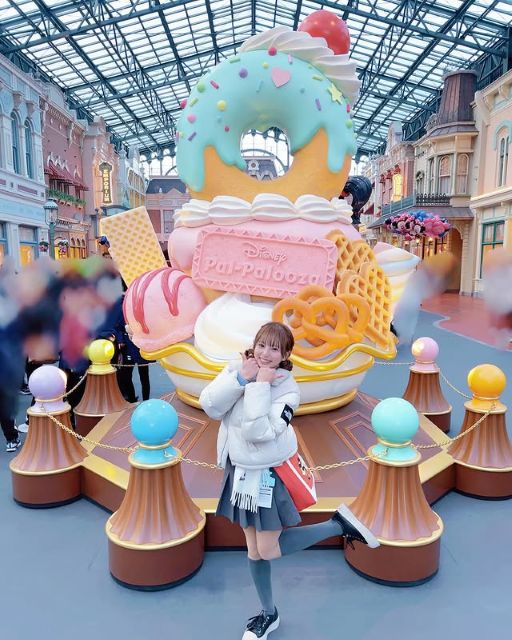 林祐衣がディズニーランドであざとカワイイショットを披露！