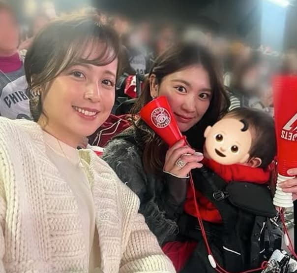 久松郁実、元フジテレビの人気アナウンサーとバスケットボールを観戦！