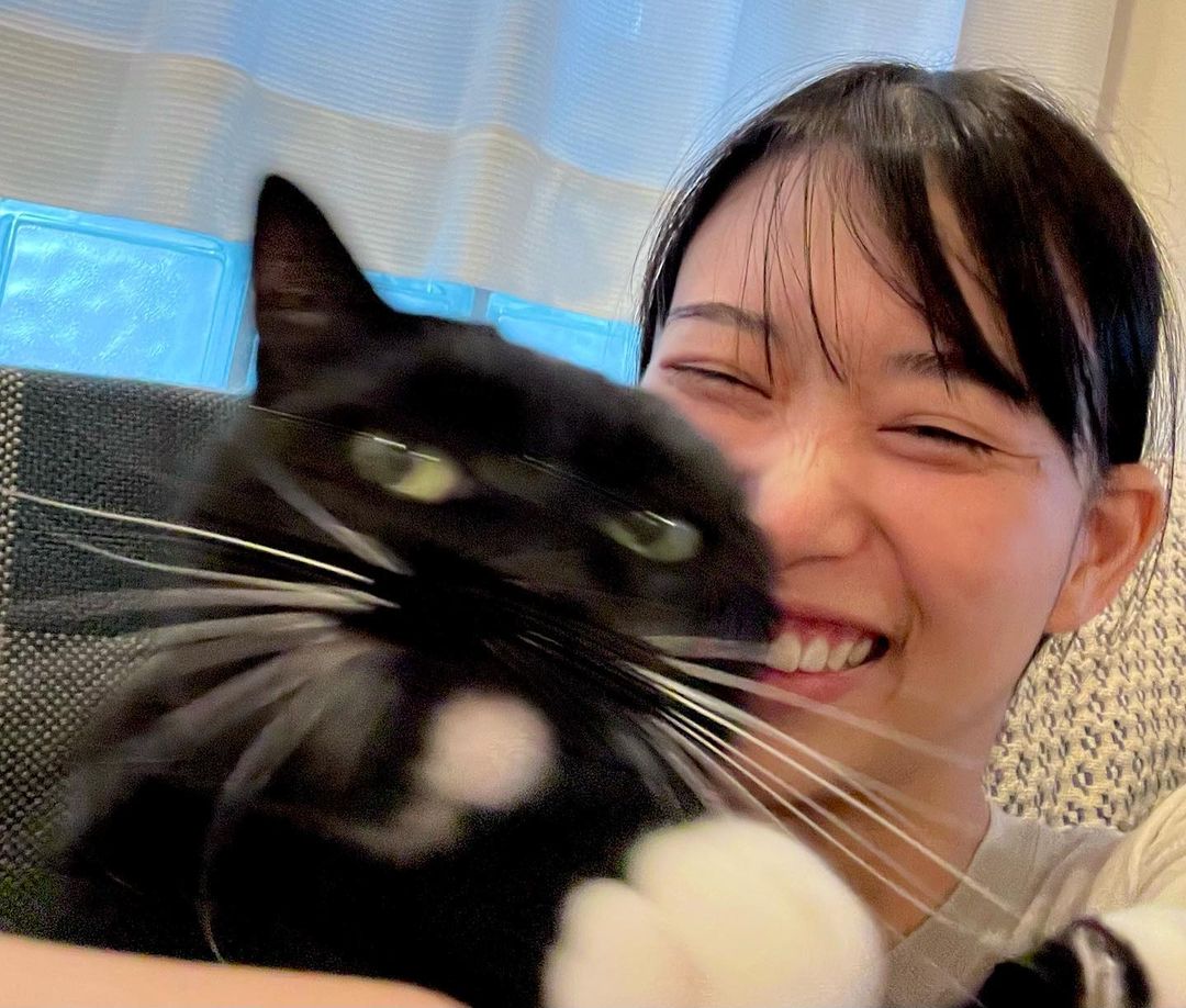 森川葵さんが愛猫とのツーショット披露💖「とっても癒されます🤤🍀」