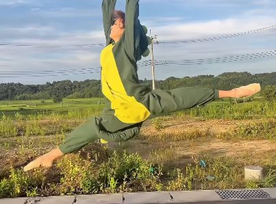 「可愛過ぎてちにゅ！」元バレリーナの美女、怪獣コスで”大自然と同化・バレエ・ダンス”を披露！ファンうっとり