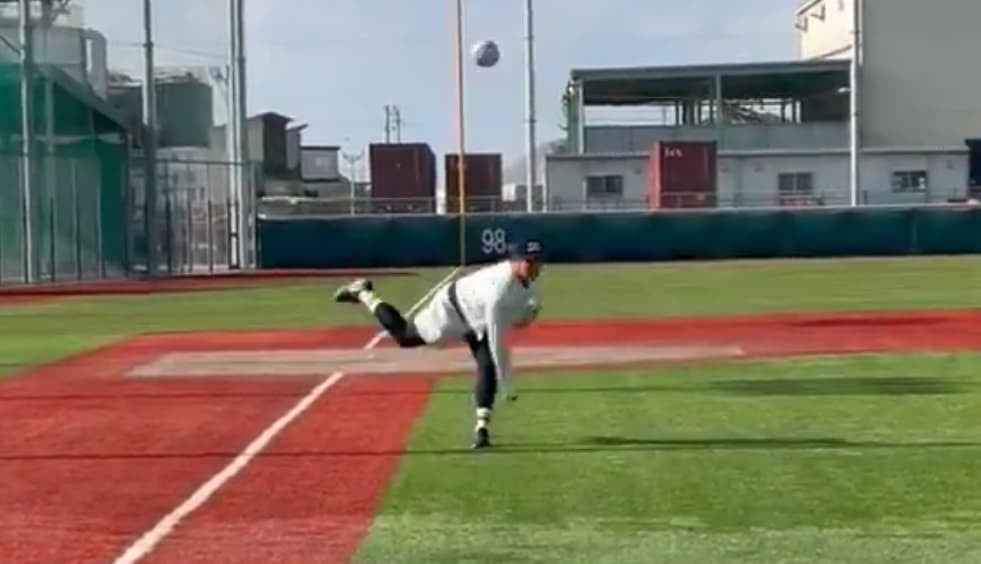 DeNA・山﨑康晃　自主トレ動画を公開！！