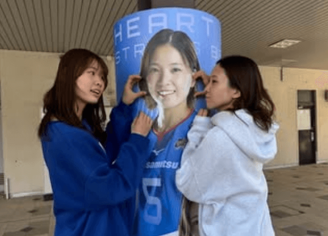 「写真撮りました」美女バレーボーラー、佐賀駅に登場！？現地ショットが誉れ高いと話題に「写真が全て可愛過ぎますぞ」